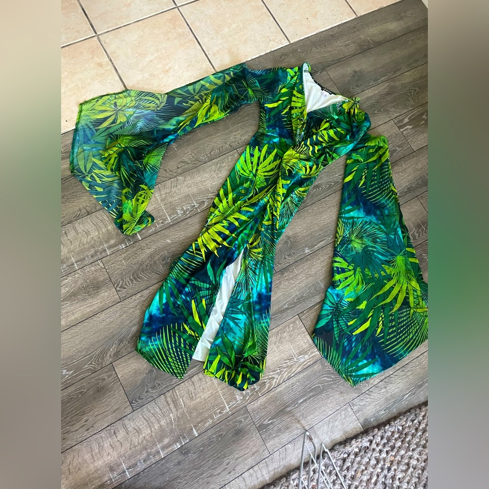 VENUS Vibrant Green and Blue Leaf Maxi Dress